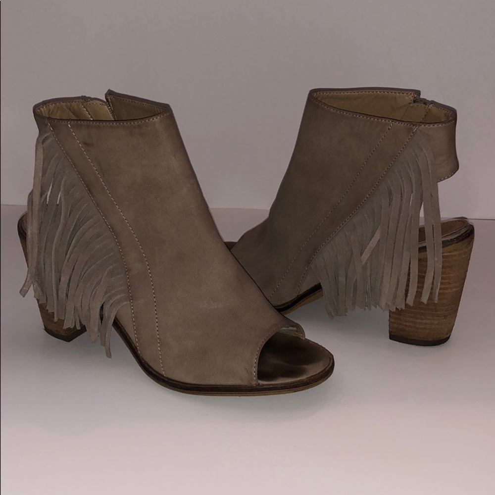 Very Volatile peep-toe booties